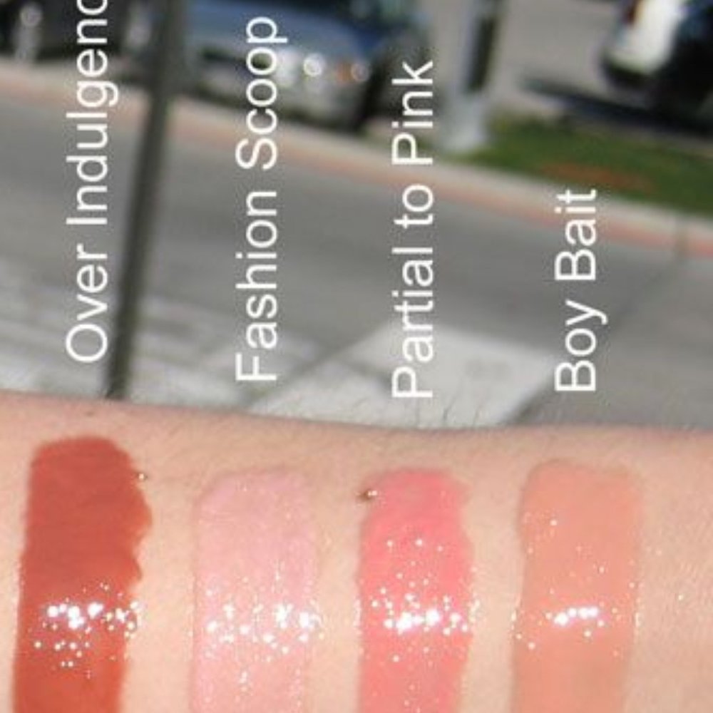 MAC "BOY BAIT" Lip Gloss NIB Cremesheen - Picture 3 of 7
